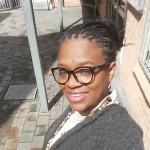 Meet your Posher, Dee